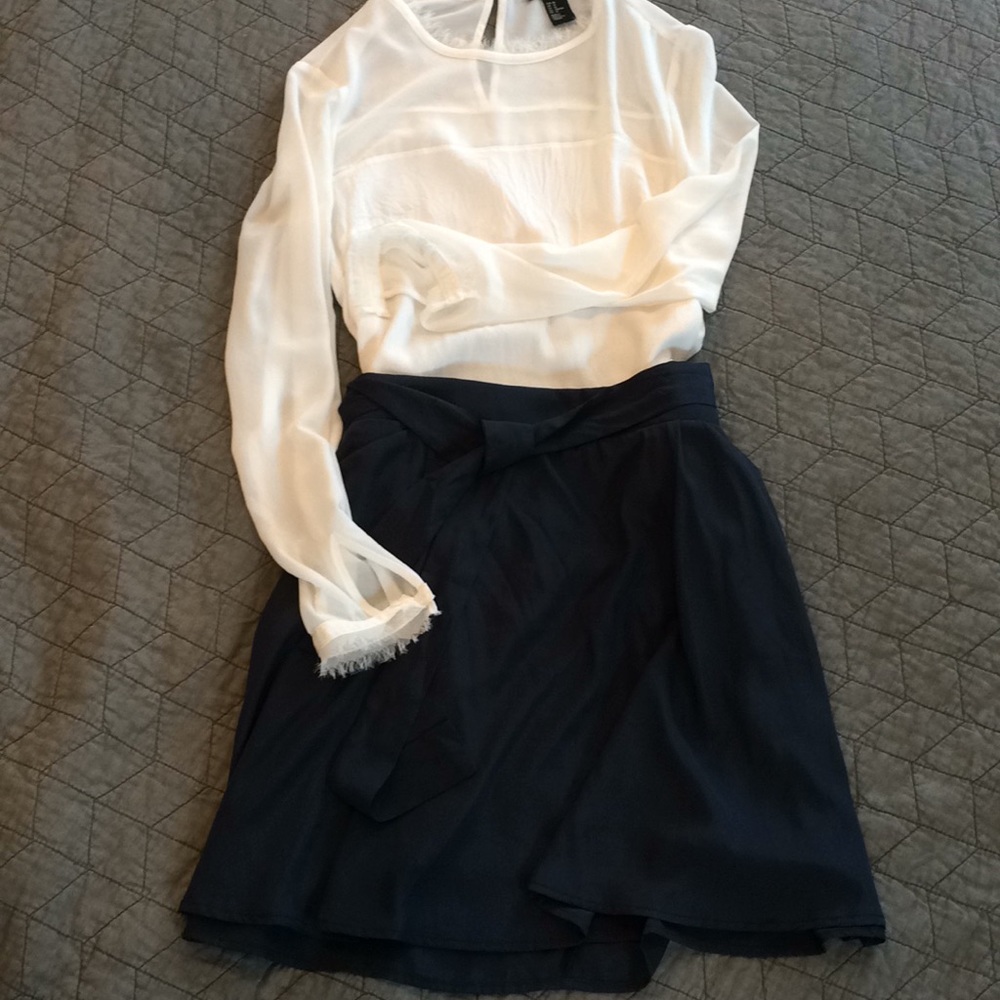 Navy skirt with pockets & removable ribbon belt L